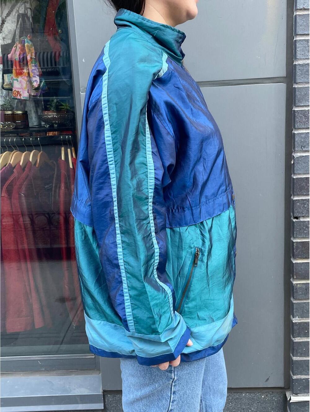 Vintage Avon Windbreaker - Picture 4 of 4
